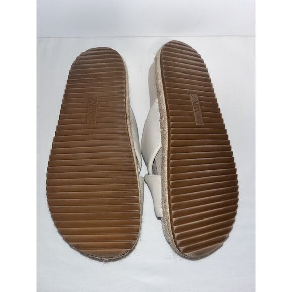 Zara 6.5 Taupe Cross Slide Sandals - Picture 3 of 7